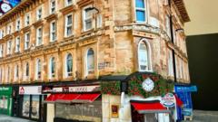 Minyatür Sanatçısı Yangında Yıkılan Glasgow Simgesini Geri Getirdi