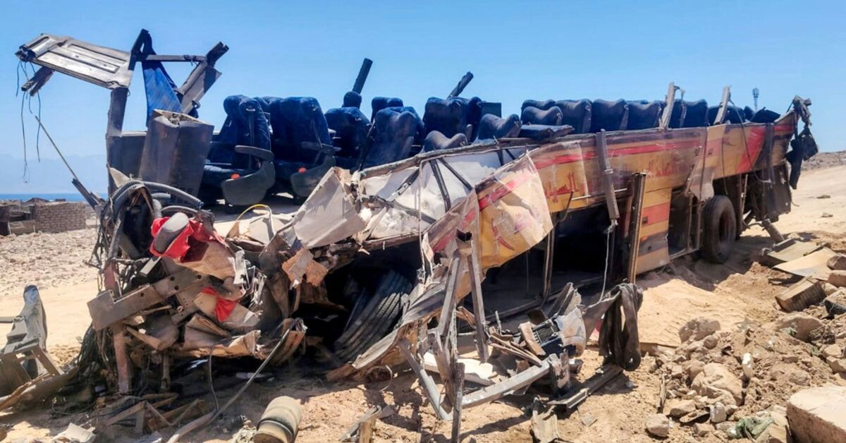Mısır'da Otobüs Kazası: 10 Ürdünlü Dahil 22 Kişi Hayatını Kaybetti