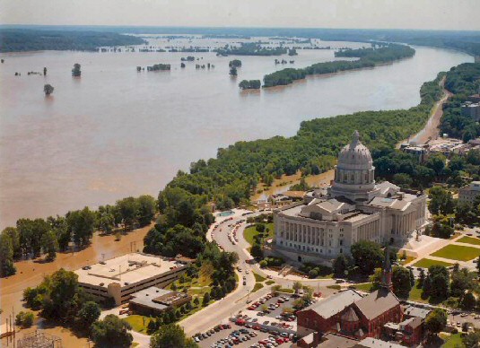Missouri'de şiddetli fırtına ve sel nedeniyle olağanüstü hal ilan edildi