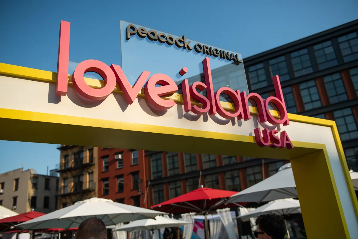 MLB, Love Island ABD Yıldızı Kenzie Annis'e Esporili Video ile Selam Gönderdi