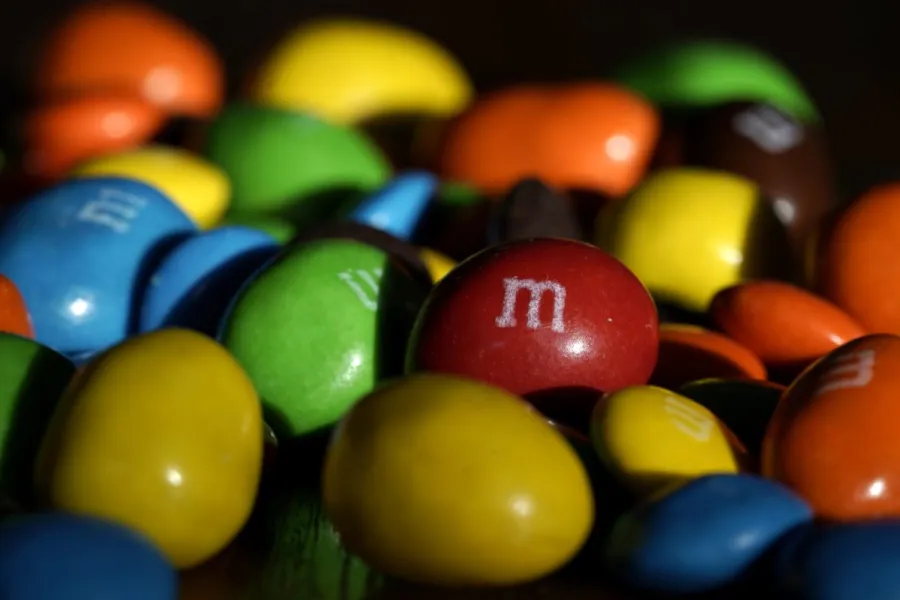 M&M's yapay boyayı bırakıyor, iki renk şimdilik yok