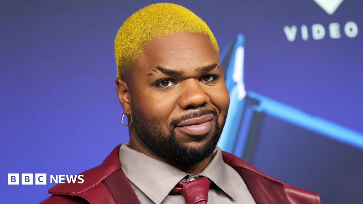 MNEK, bilet satışları ve prodüksiyon maliyetleri nedeniyle turnesini iptal etti