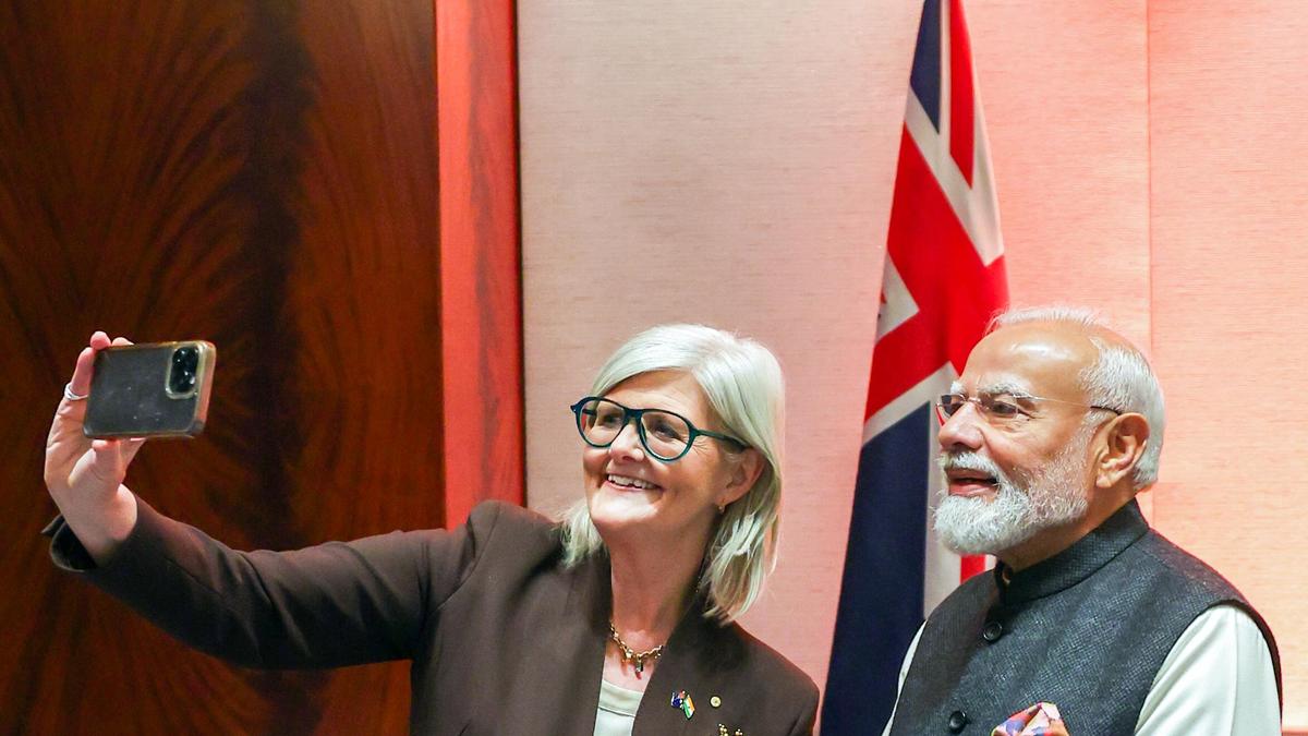Modi, Avustralya Genel Valisi Mostyn ile Görüştü