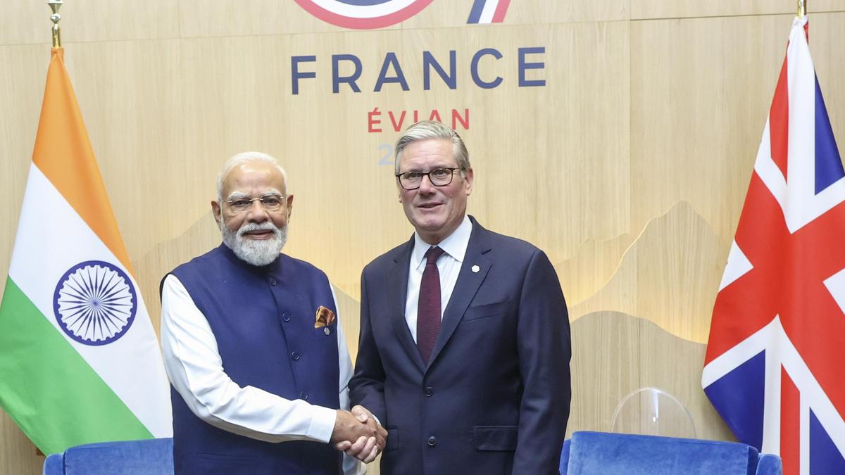 Modi G7 Zirvesi'nde İngiltere ve BAE liderleriyle görüştü