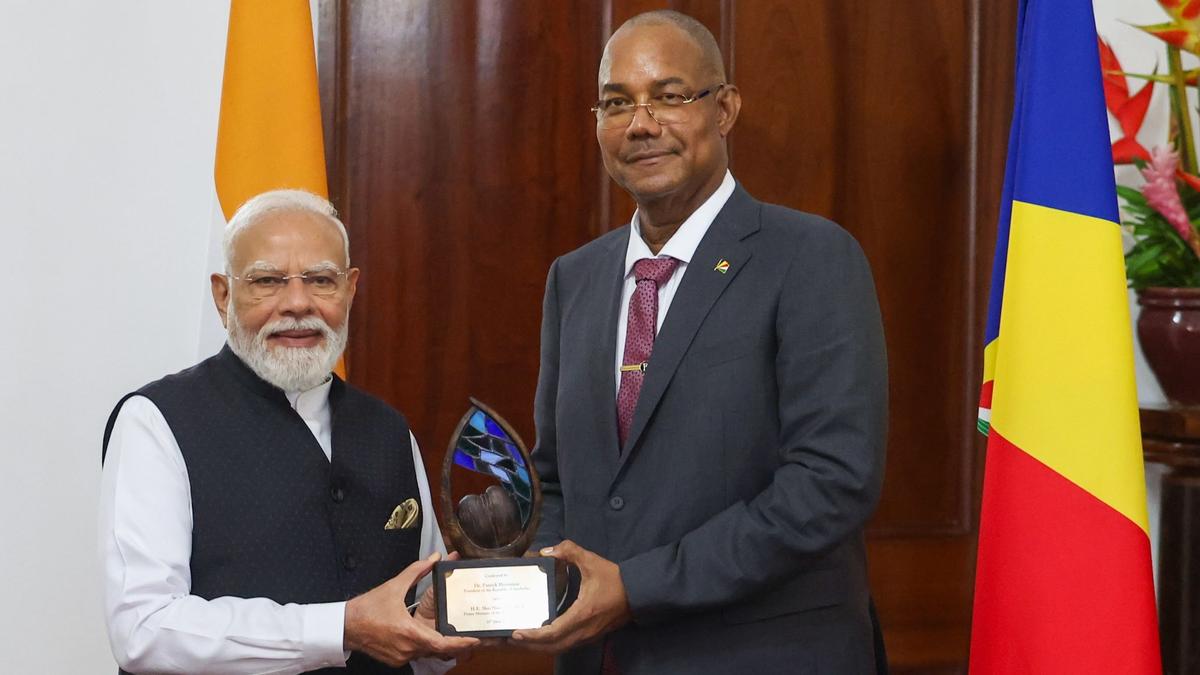 Modi: Hindistan ve Seyşeller'in savunması birbirinin ayrılmaz parçası