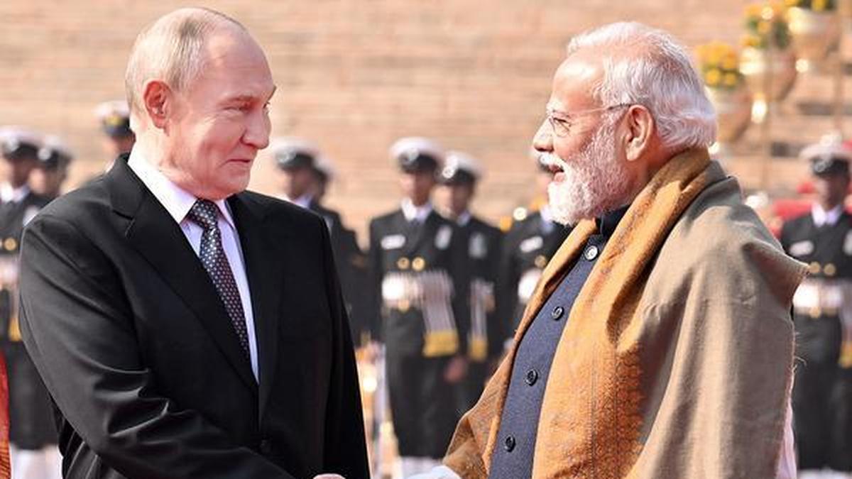 Modi ve Putin'den 2030'a kadar 100 milyar dolarlık ticaret hedefi