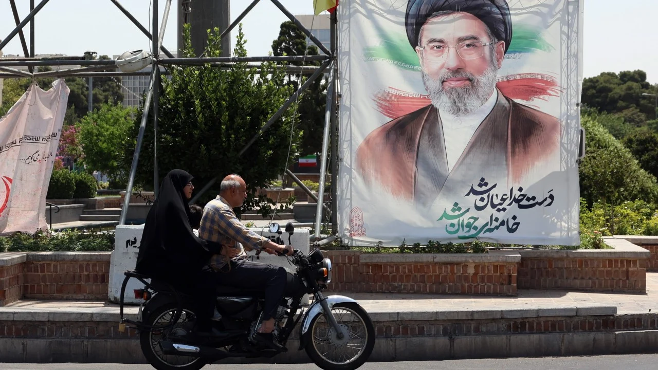 Mojtaba Hamenei'nin yokluğu İran'da liderlik değişiminin sinyali