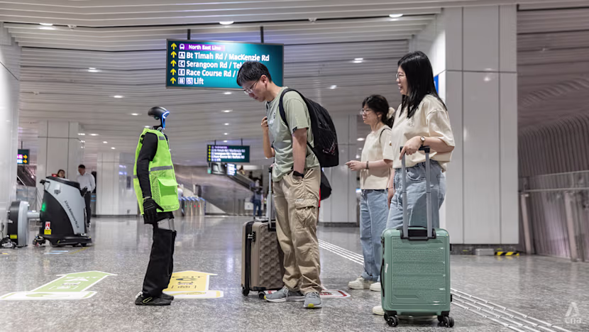 MRT'de robot rehber Olly: Bazı yönleri karıştırdı