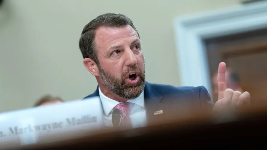 Mullin'den DeLauro'ya sert tepki: 'Yerinize oturun