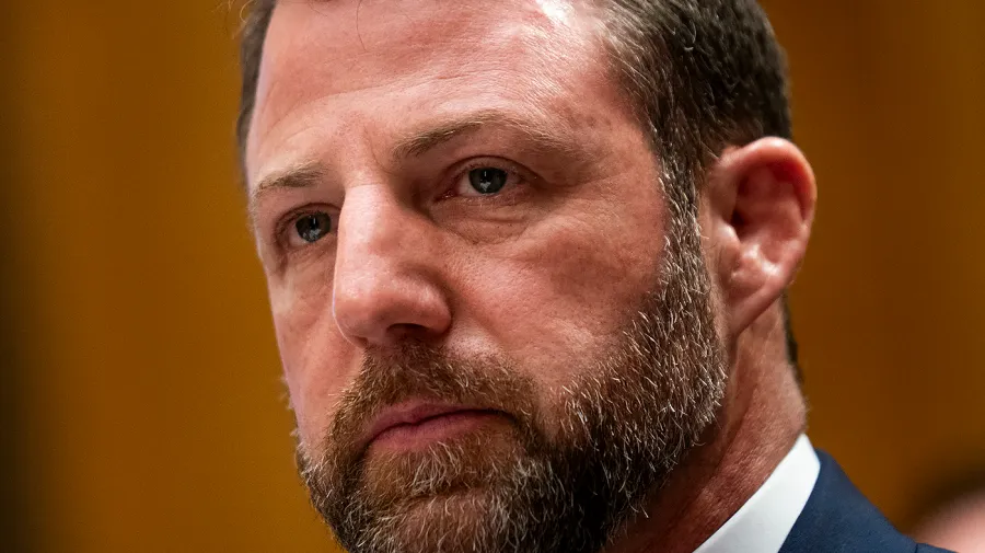 Mullin, Noem'in şüpheli sözleşmelerini inceliyor