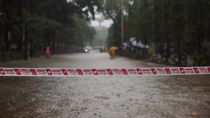 Mumbai'de bina çöktü: 6 kişi hayatını kaybetti, şiddetli yağışlar devam ediyor