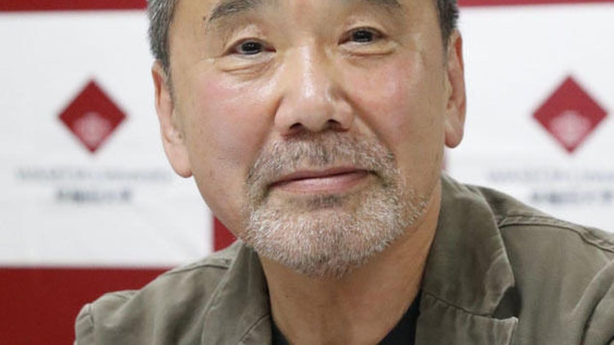 Murakami hayranları Tokyo'da gece yarısı kitap lansmanında buluştu
