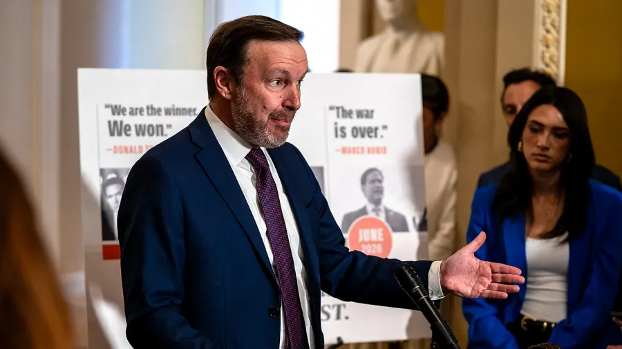 Murphy: Trump ABD için en büyük tehdit, solcu adaylar değil