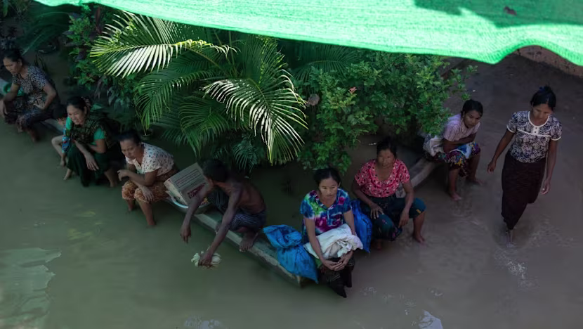Muson Yağmurları Myanmar'da Köyleri ve Tarlaları Sular Altında Bıraktı
