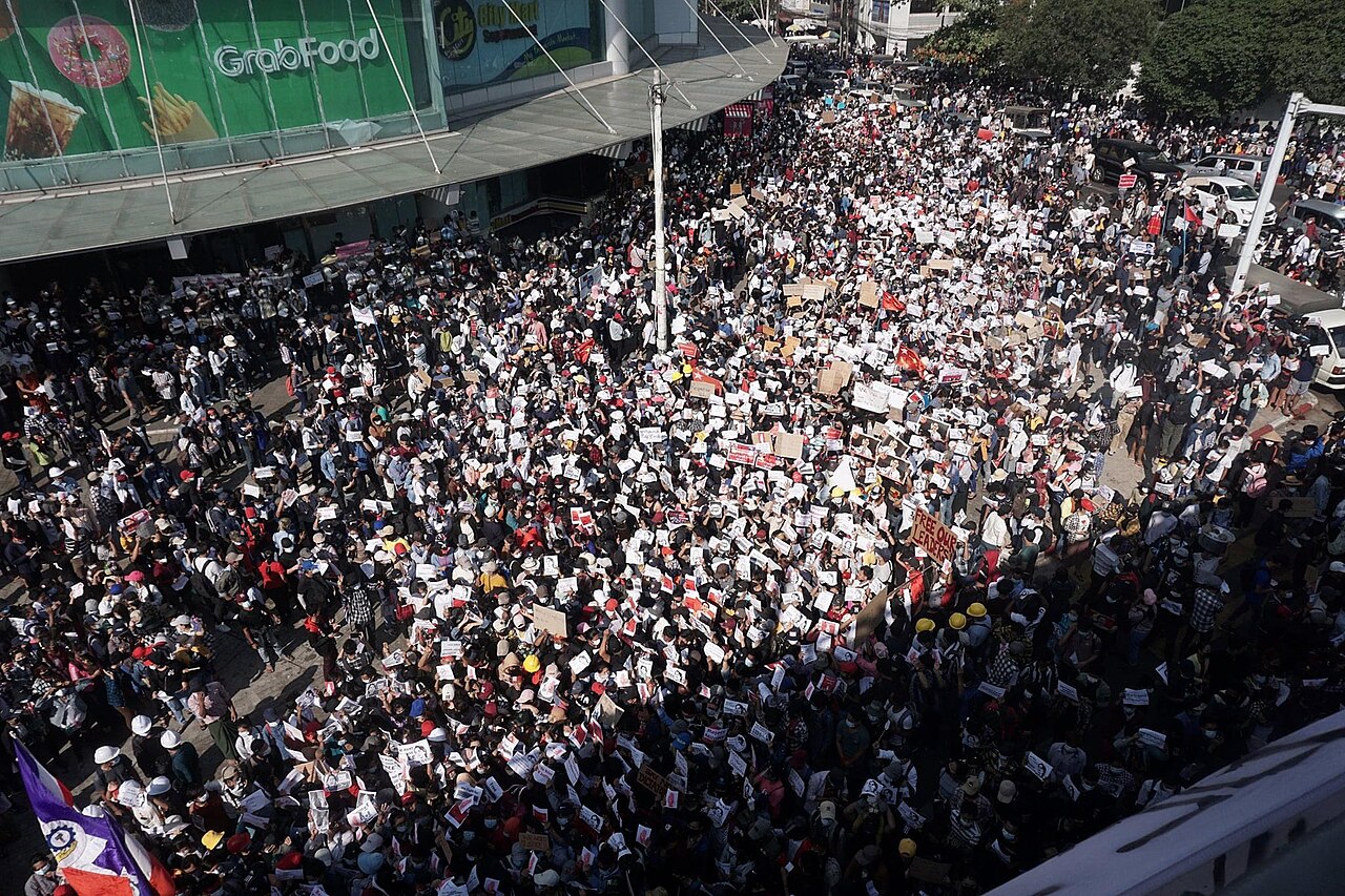 Myanmar'da 9 aktiviste seçim protestosu gerekçesiyle 37 yıla kadar hapis