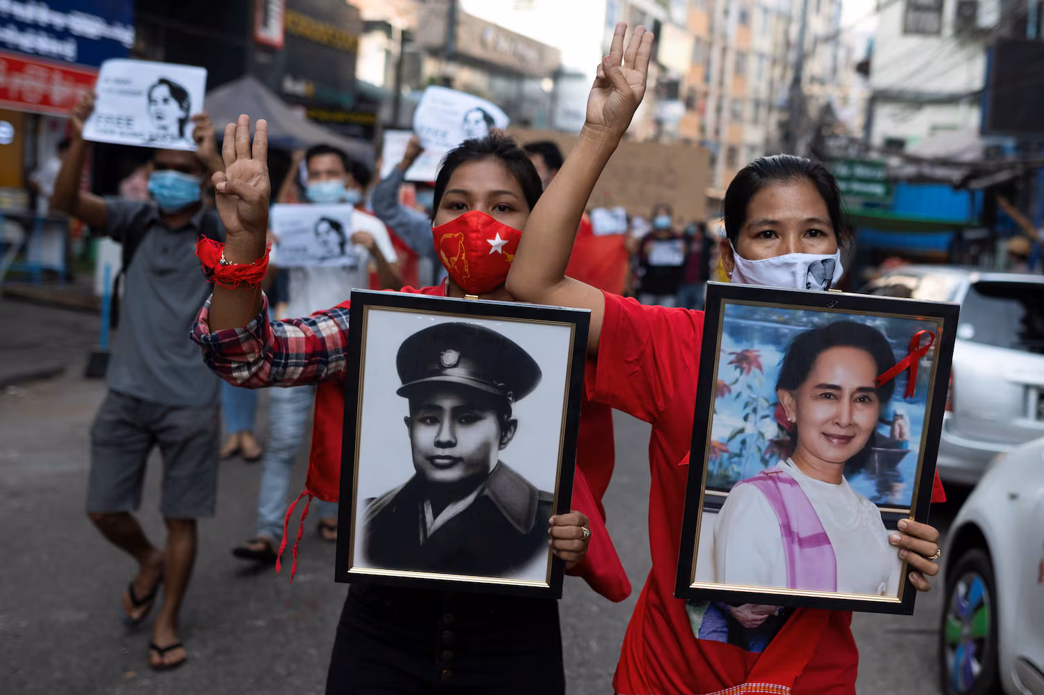 Myanmar'da Ulusal Kahraman Aung San'ın 15 Heykeli Kaldırıldı