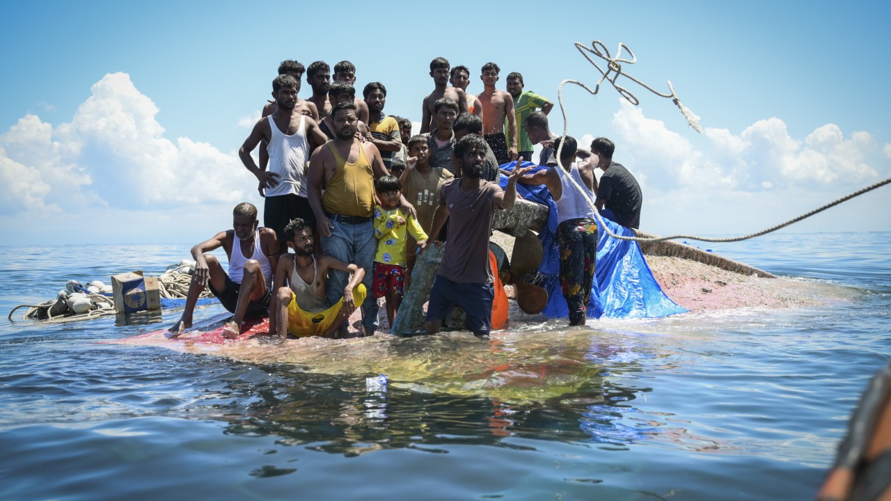 Myanmar'da Batan İki Göçmen Gemisinde 500'den Fazla Rohingyalı Kayıp