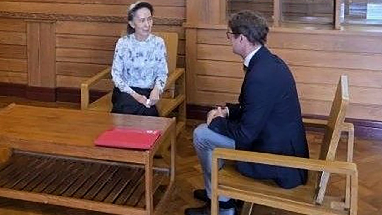 Myanmar'da Suu Kyi'den sürpriz ziyaret: 'O yaşıyor