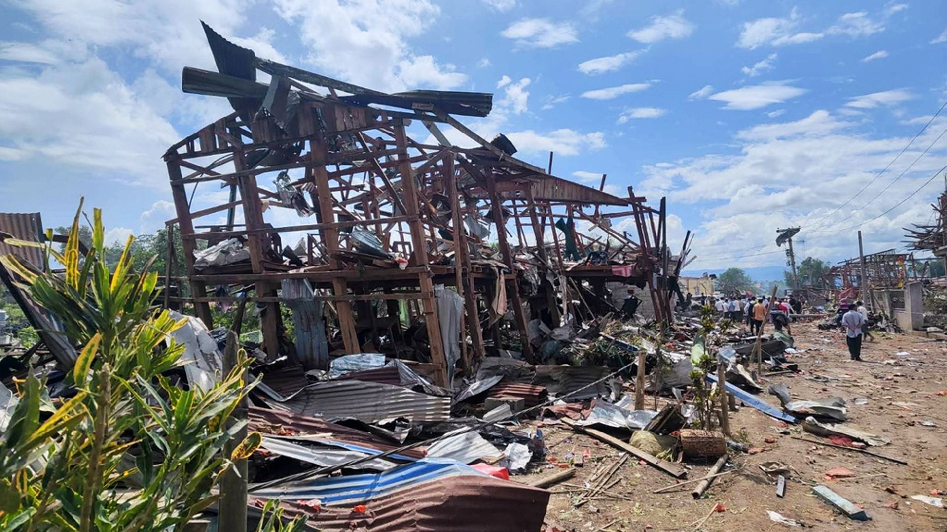 Myanmar'da Patlama: 45'ten Fazla Kişi Hayatını Kaybetti