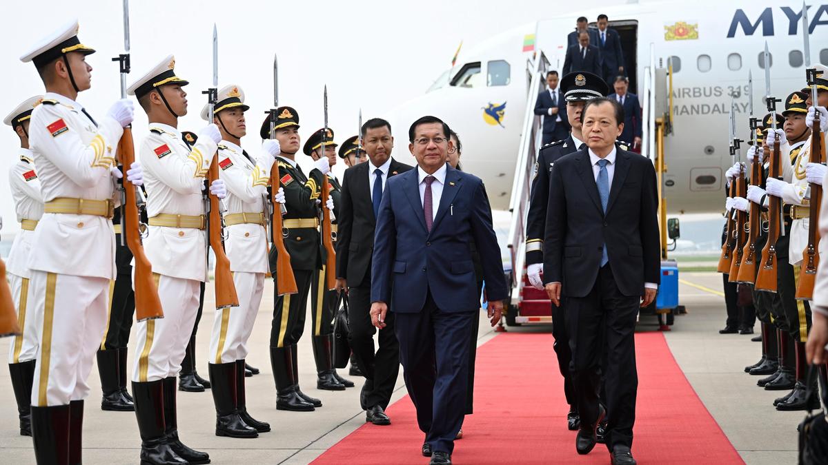 Myanmar Devlet Başkanı Min, Hindistan'dan sonra Çin'de