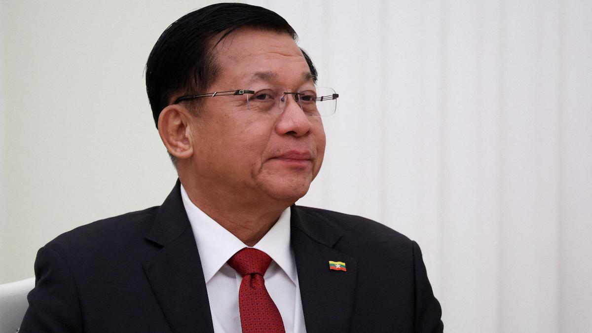 Myanmar'ın eski cunta lideri sivil başkan olarak ilk ASEAN çıkışını yaptı