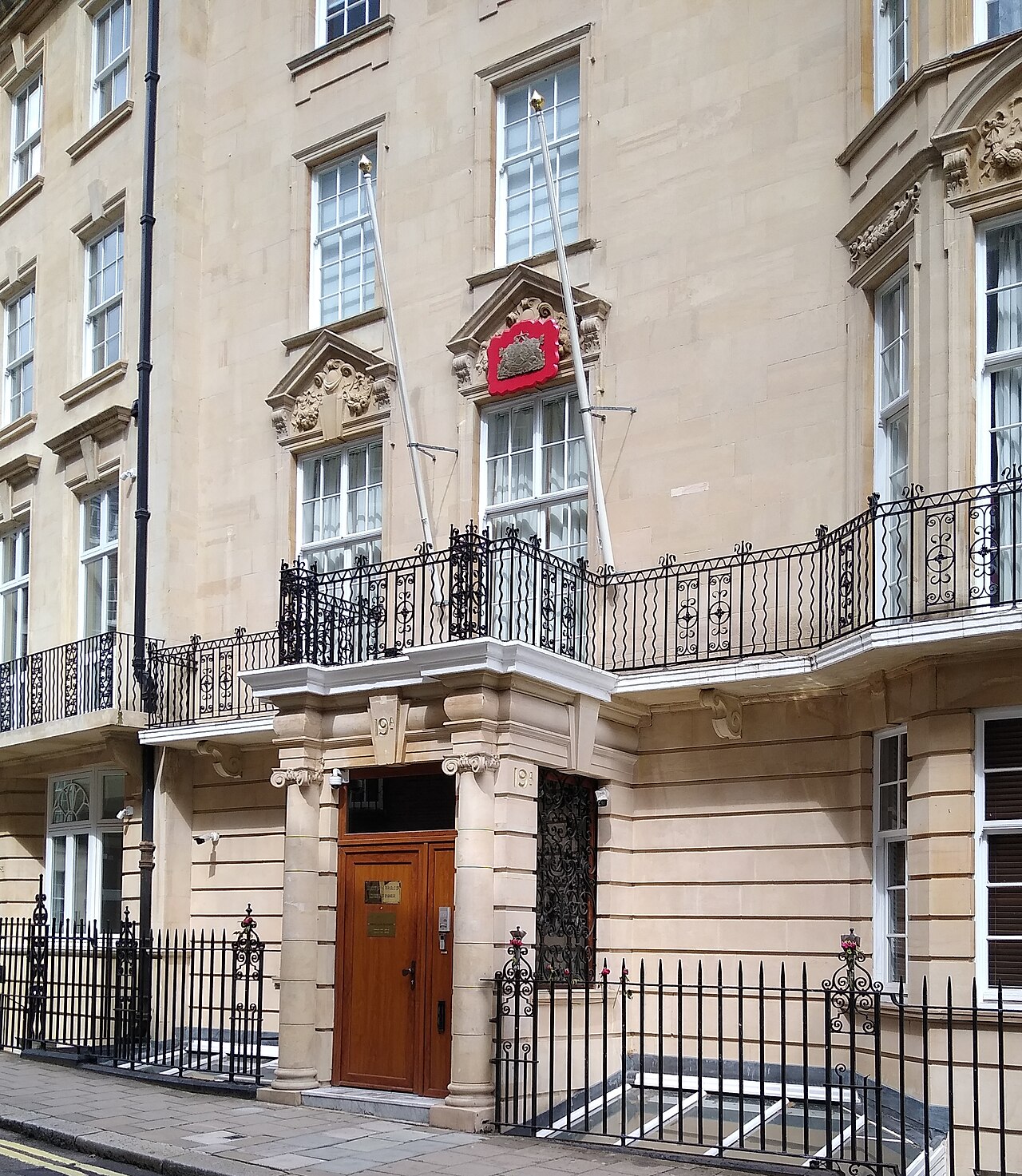 Myanmar'ın Eski Londra Büyükelçisi Diplomatik Konutta 'İzinsiz Giriş'ten Yargılanıyor