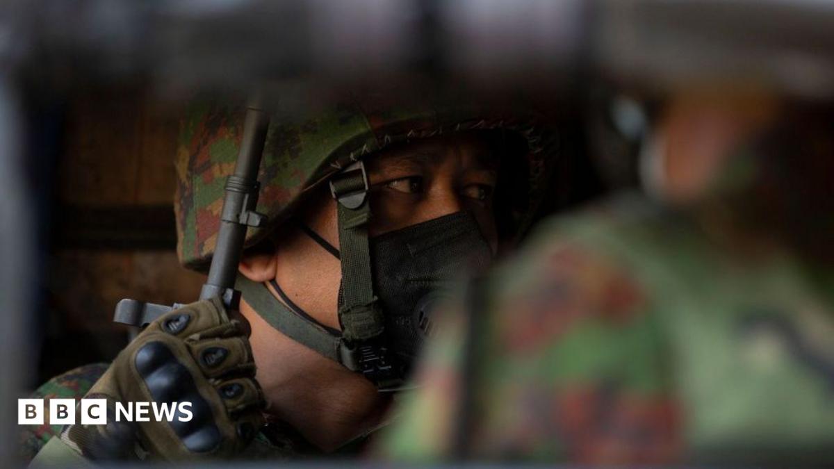 Myanmar'da Genç Erkekler Asker Kaçırılma Korkusuyla Yaşıyor