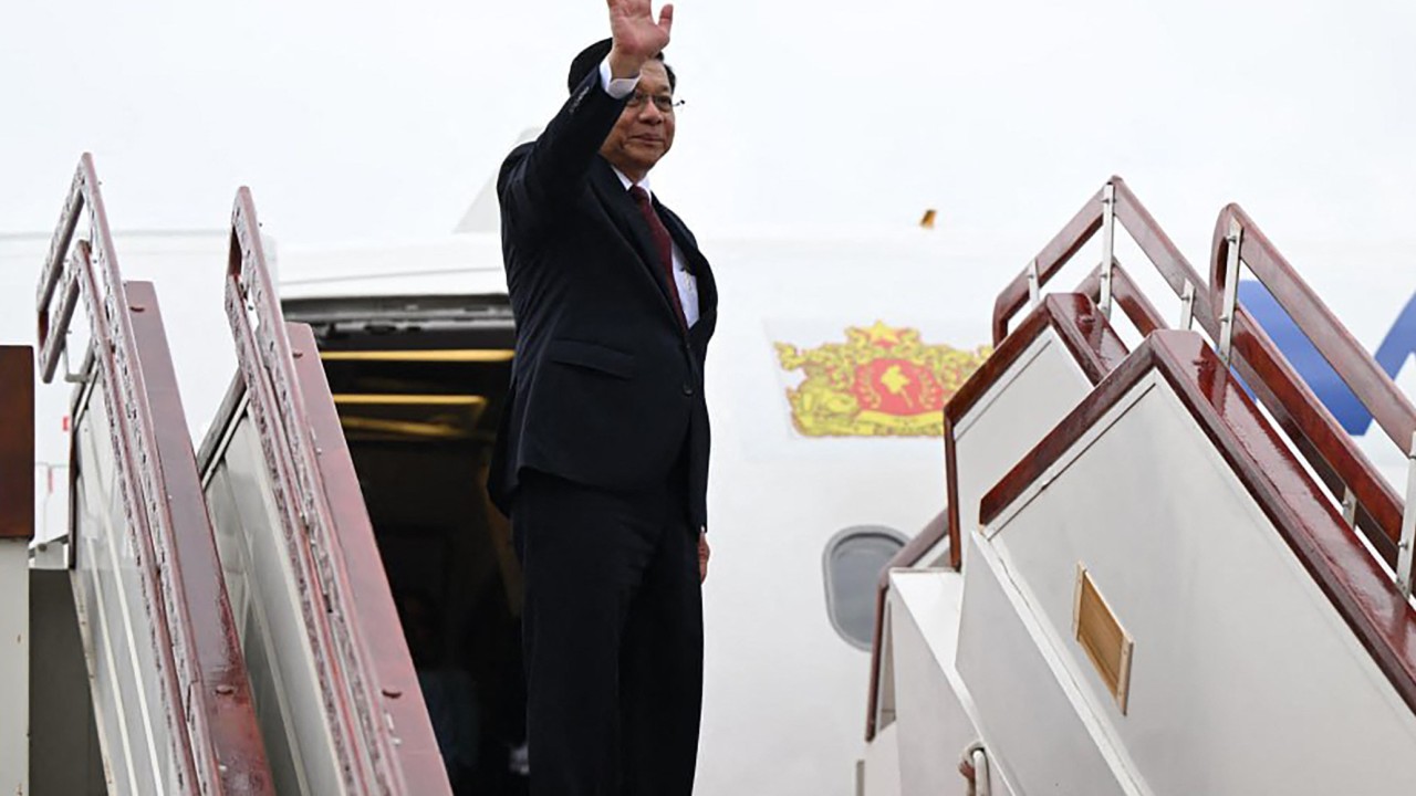 Myanmar lideri Putin'den silah ve petrol istemeye gidiyor