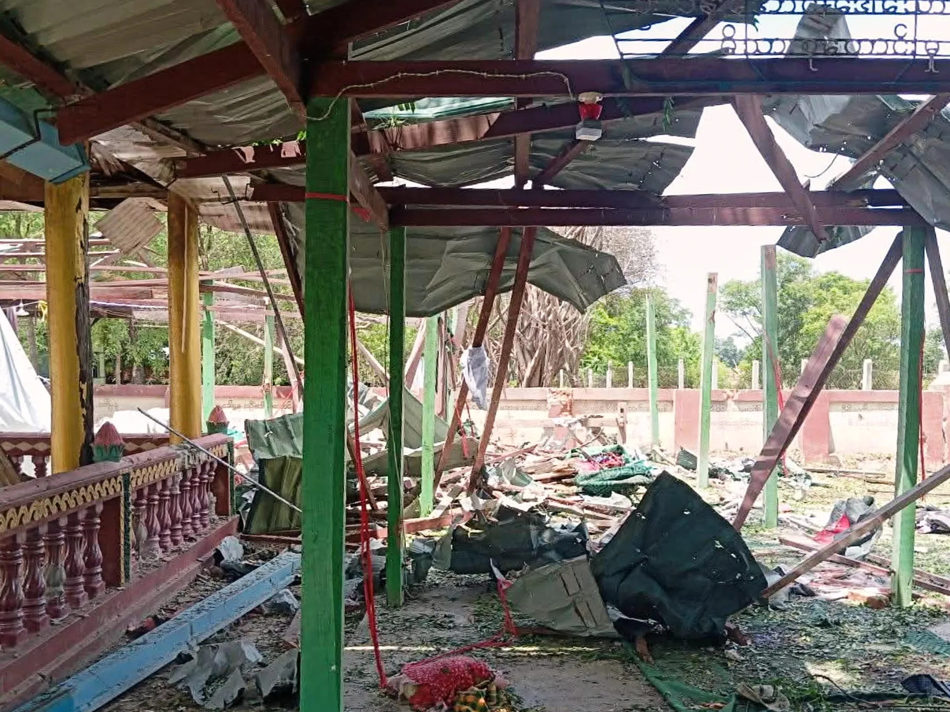 Myanmar'da ordu manastıra saldırdı: 14 ölü