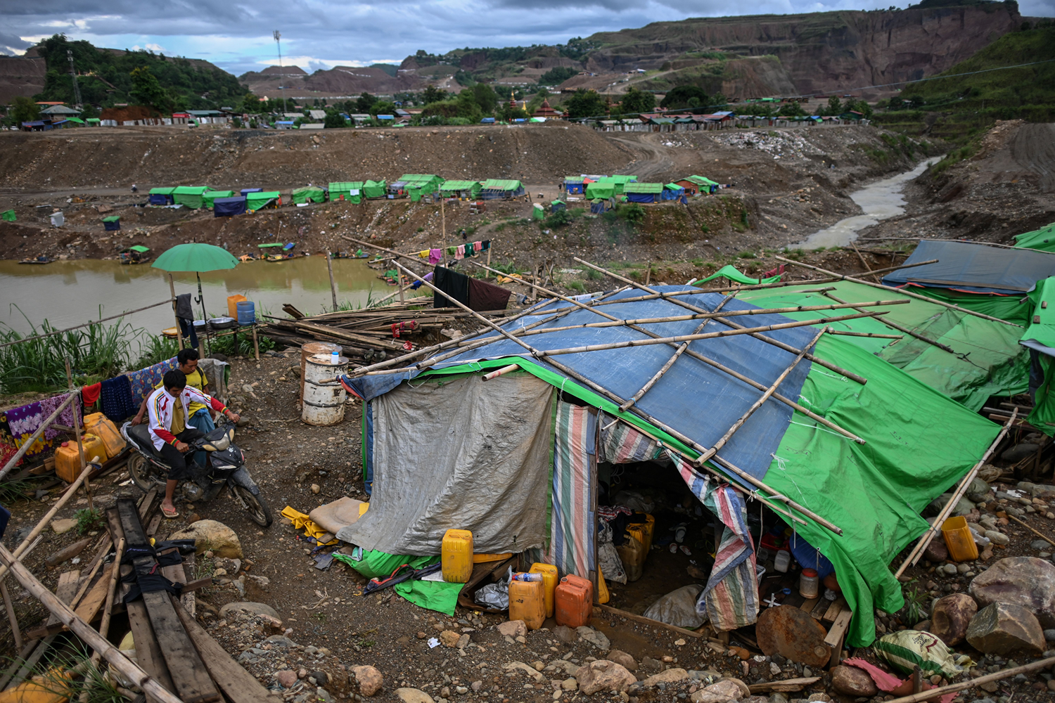 Myanmar'da Savaş Madenciliği Durdurmuyor
