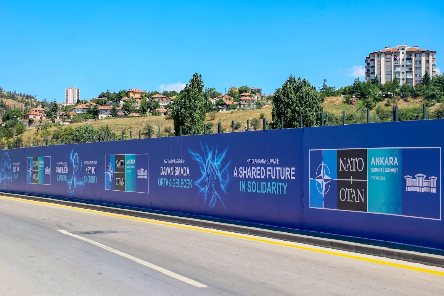 NATO sıkıcı bir zirveyi başarabilir mi