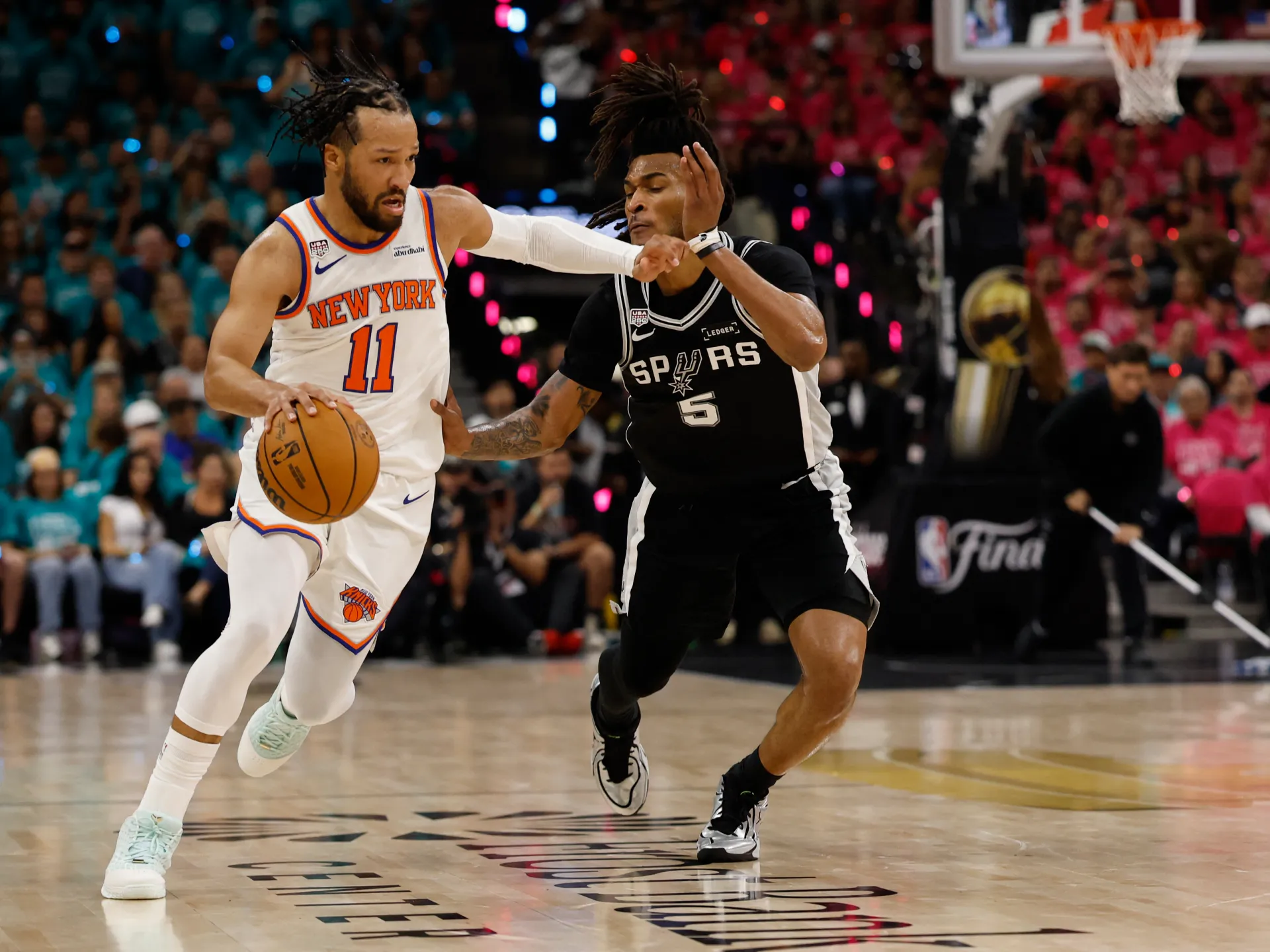 NBA Finalleri: Brunson 30 Sayıyla Knicks'in San Antonio'da Galibiyetini Getirdi