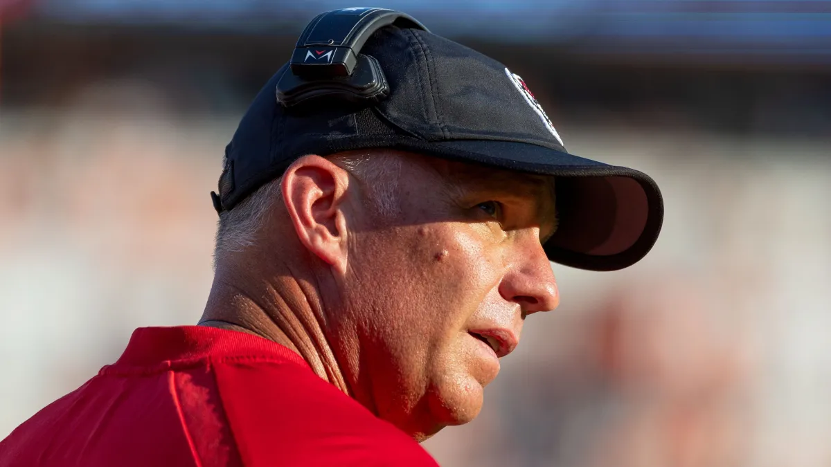 NC State, Stanford yenilgisi sonrası baş antrenörü kovdu