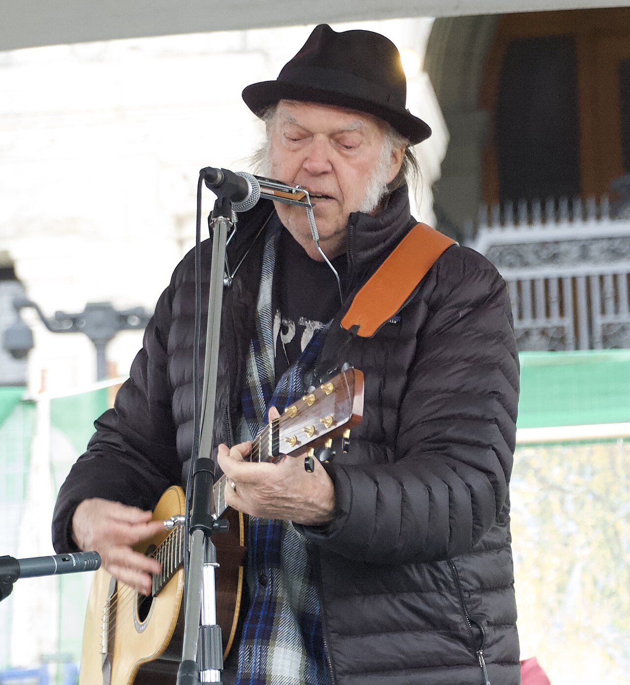 Neil Young'ın Yeni Albümü Ölümlülükle Yüzleşiyor