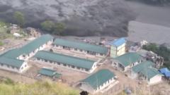 Nepal'de ani sel: Budhi Gandaki Nehri binaları sürükledi