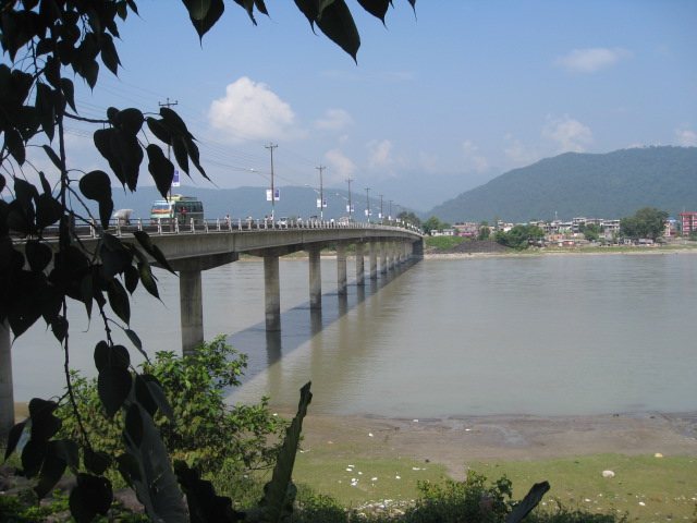 Nepal'de Budhi Gandaki Nehri Taştı: Köprü ve Evler Sular Altında