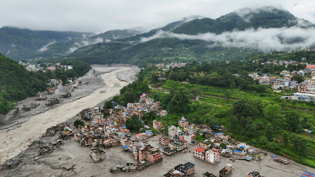 Nepal'deki buzul çökmesi Himalayalar'daki iklim riskini gözler önüne serdi