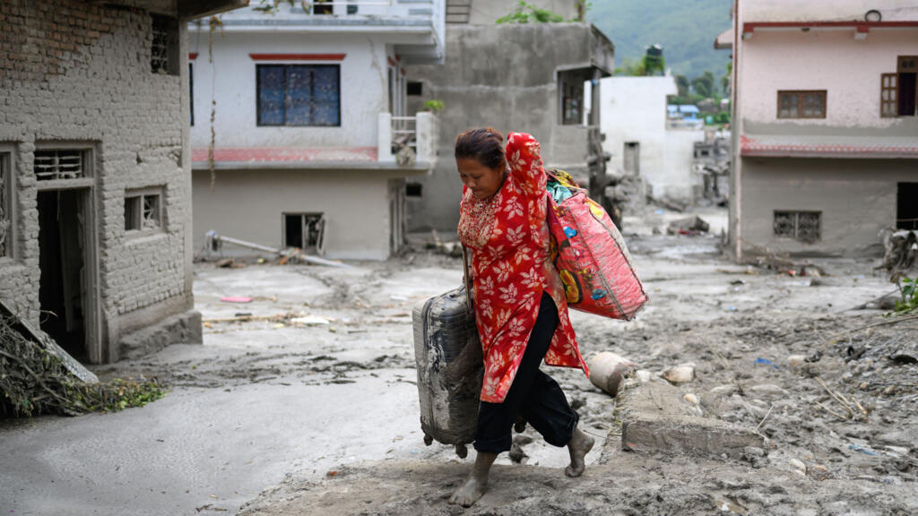 Nepal ve Çin’de sel felaketi: Kayıp sayısı 3 bine yaklaşıyor