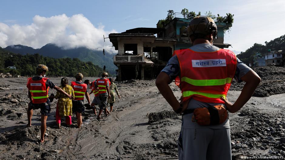 Nepal-Çin Sınırında Sel Felaketi: Gölet Taştı, Kurtarma Çalışmaları Durduruldu