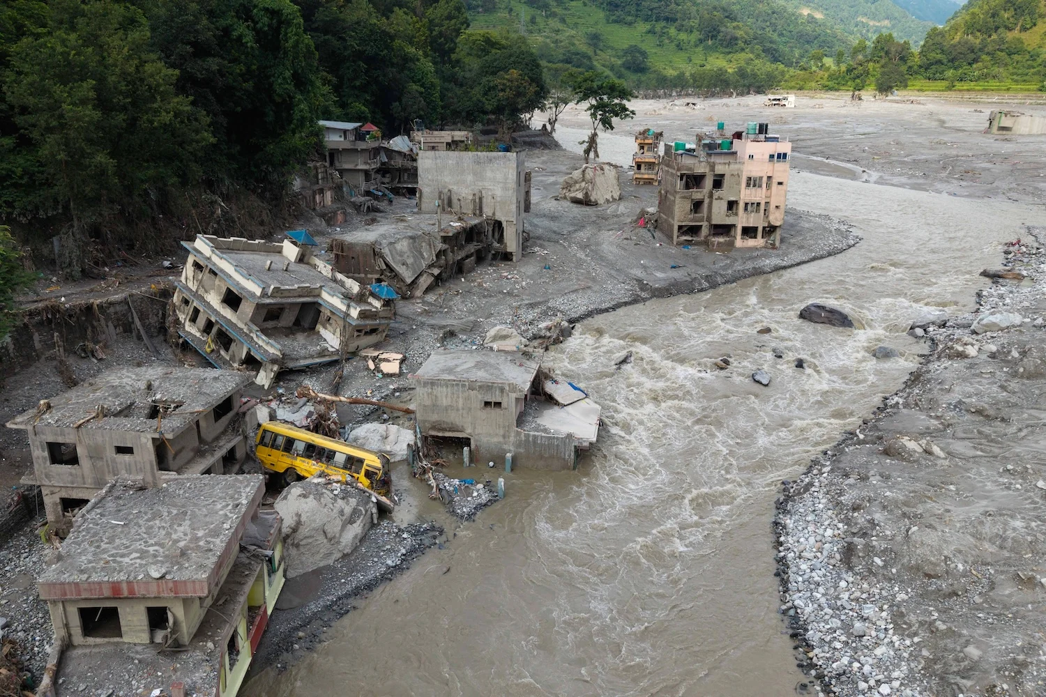Nepal'deki Felaket Bölgesel İş Birliğini Zorunlu Kılıyor