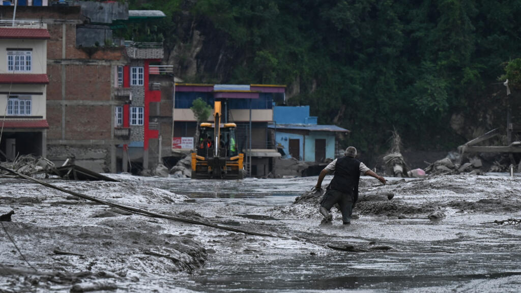 Nepal'de Heyelan: 157 Ölü, 400 Turist Kayıp