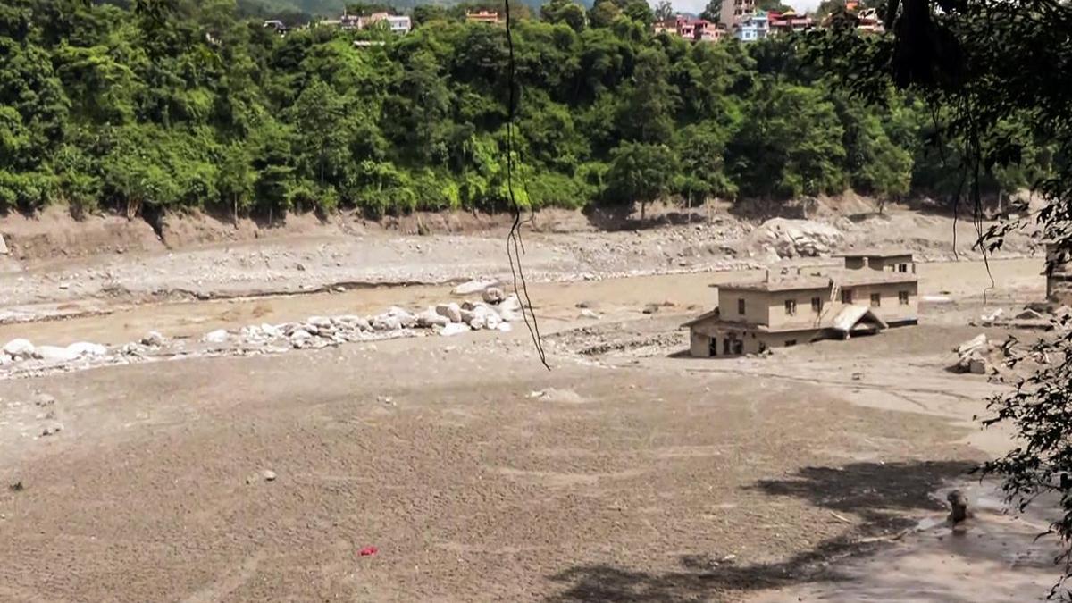 Nepal, İki Gölde Drenaj Tamamlanana Kadar Taşkın Riskini İzliyor