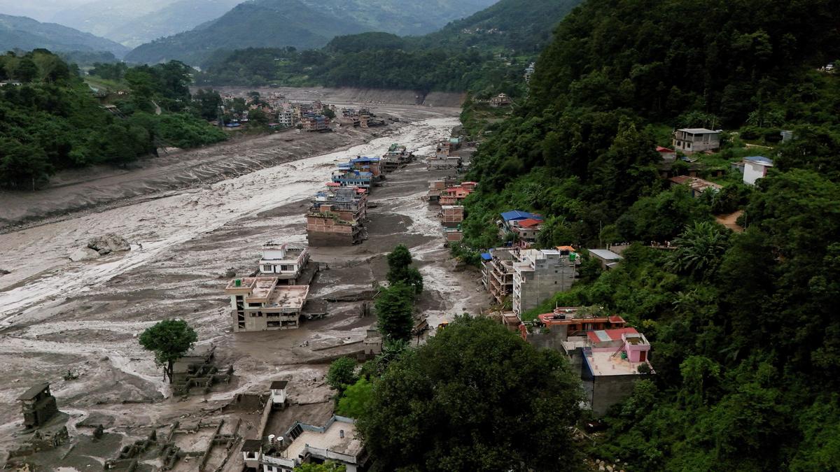 Nepal, Ölümcül Sellerin Ardından Dört Buzul Gölünü Boşaltacak