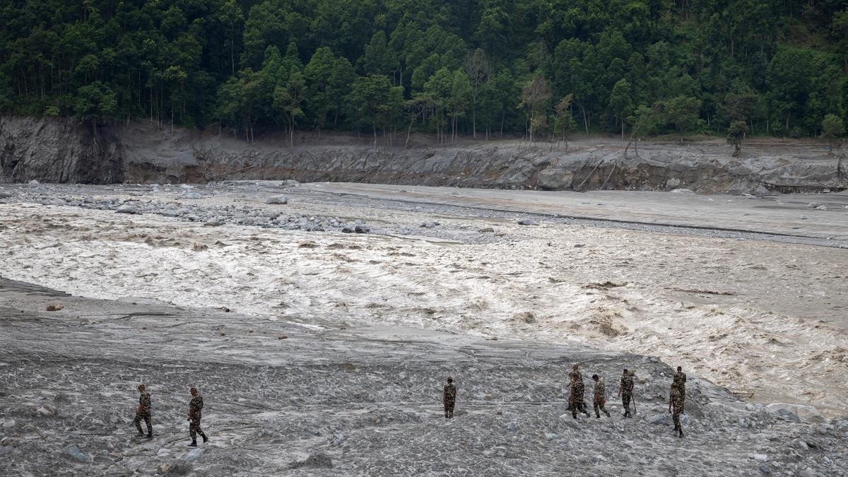 Nepal'de sel felaketi: 1.300 ölü, 5.000 kayıp