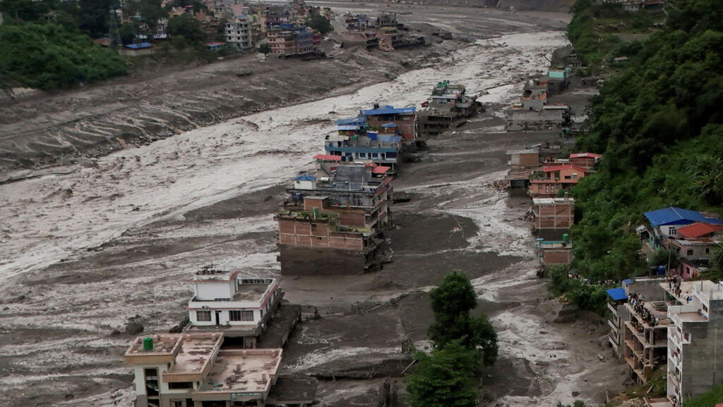Nepal'de sel felaketi: 165 ölü, yüzlerce turist kayıp