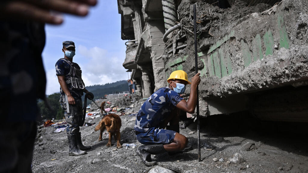 Nepal'de Sel Felaketi: Baraj Tünellerinde Mahsur Kalanlar İçin Umut Operasyonu