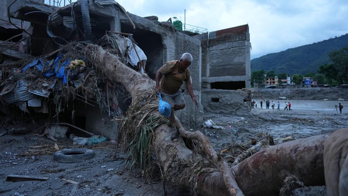 Nepal'de sel felaketi: 933 işçi barajlarda mahsur