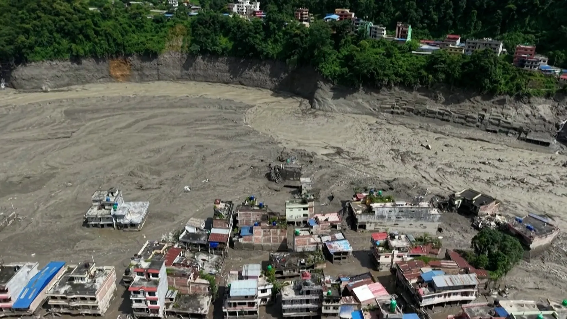 Nepal'deki sel felaketinden kurtulanlar anlattı