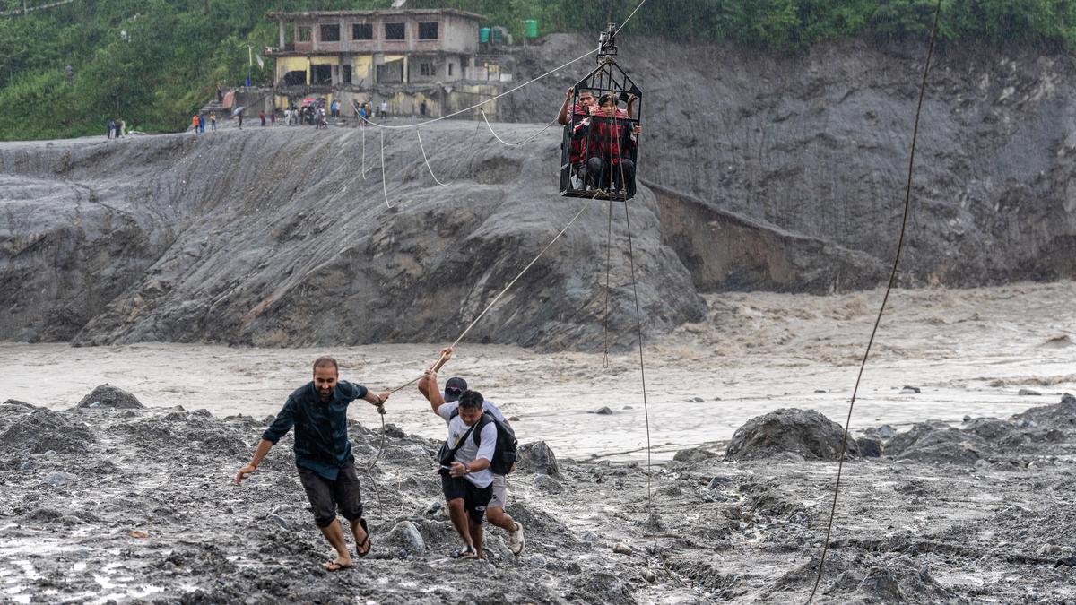 Nepal'de sel felaketi: Ölü sayısı 1000'i aştı, 4000 kişi kayıp