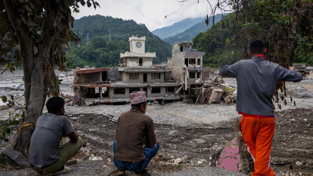 Nepal'de sel felaketi: Ölü sayısı 1.355'e yükseldi, 5.000 kişi kayıp